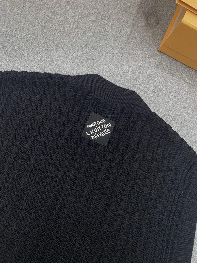 Louis Vuitton 루이비통 블랙 V넥 니트 베스트 레플리카 21번 이미지 - 의류 | 세미샵 레플리카 사이트