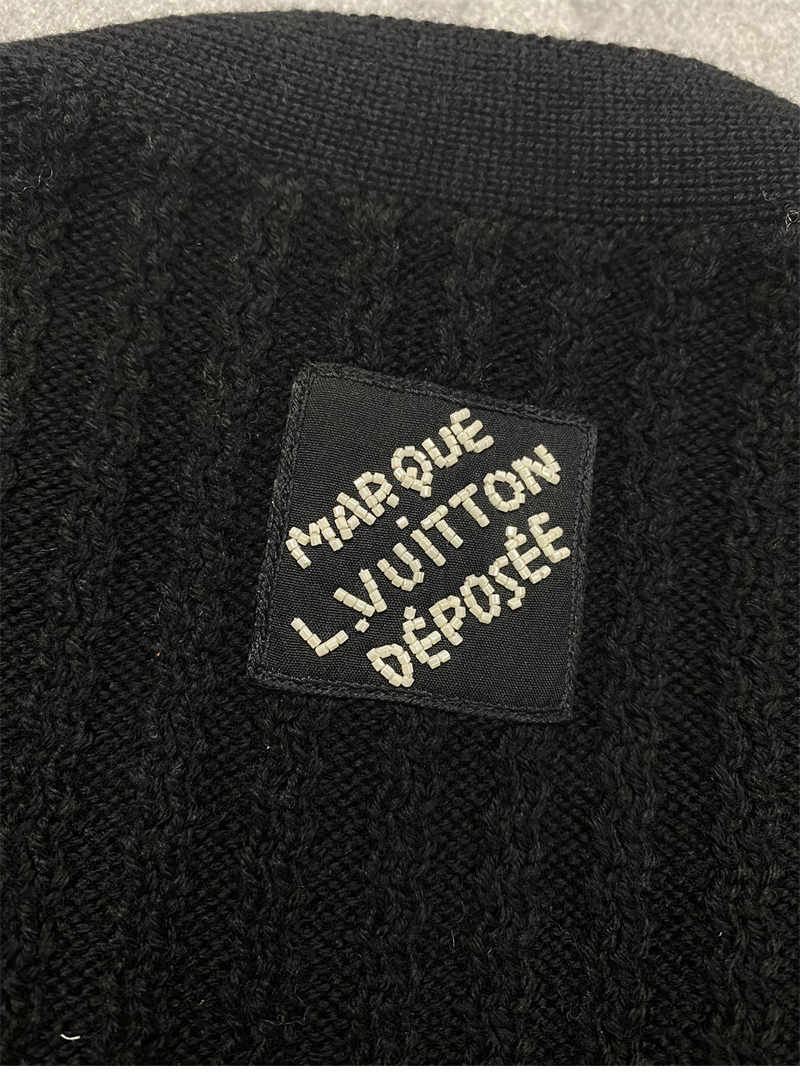 Louis Vuitton 루이비통 블랙 V넥 니트 베스트 레플리카 22번 이미지 - 의류 | 세미샵 레플리카 사이트