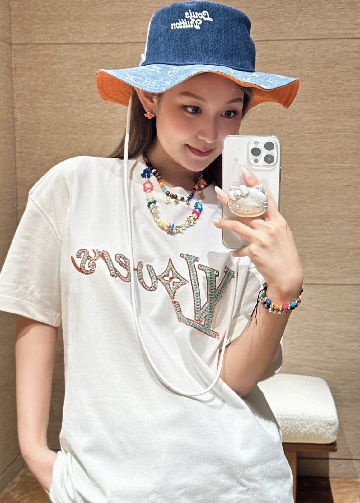 루이비통 비즈 시퀸 LV러버스 시그니처 오가닉 코튼 레귤러핏 반팔 티셔츠 - 상세 이미지