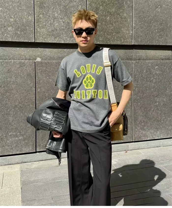 루이비통 엠벨리시드 LV 도그 포 인따르시아 자카드 반팔 티셔츠（세븐） - 상세 이미지
