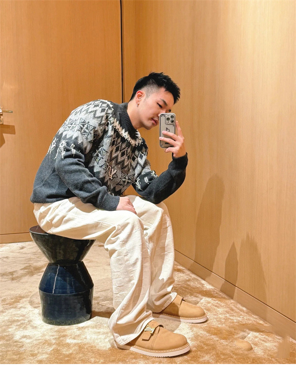 루이비통 엠벨리시드 울 캐시미어 블렌드 풀오버 니트（세븐） - 상세 이미지