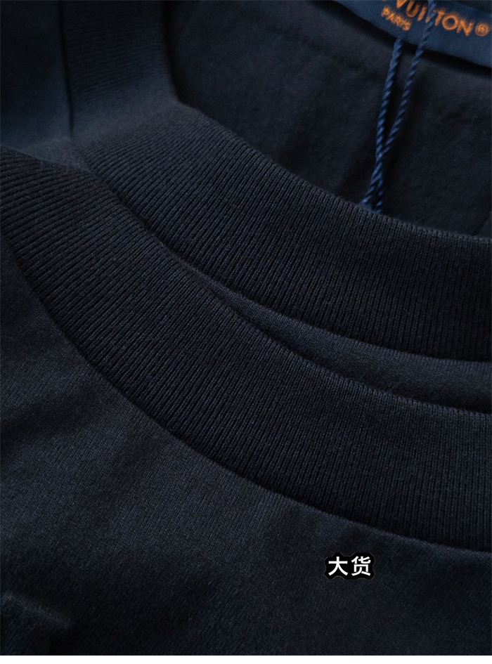 루이비통 엠보스드 LV 반팔 티셔츠 - 상세 이미지