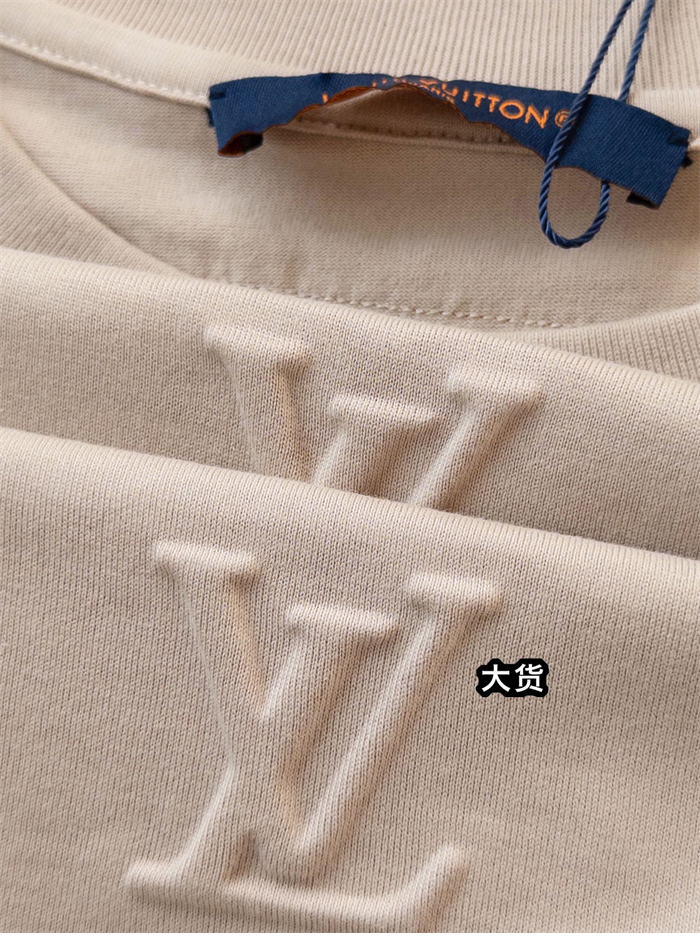 루이비통 엠보스드 LV 반팔 티셔츠 - 상세 이미지