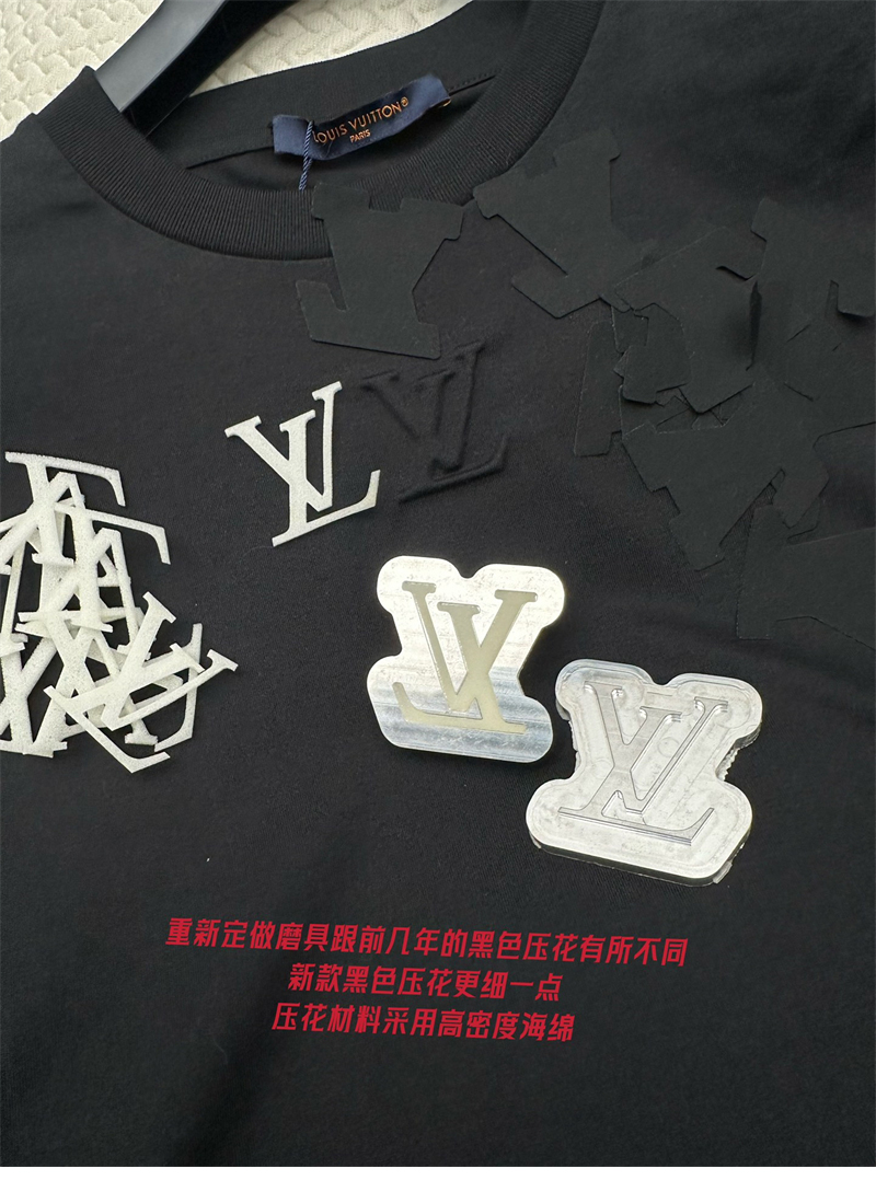루이비통 엠보스드 LV 티셔츠 - 상세 이미지