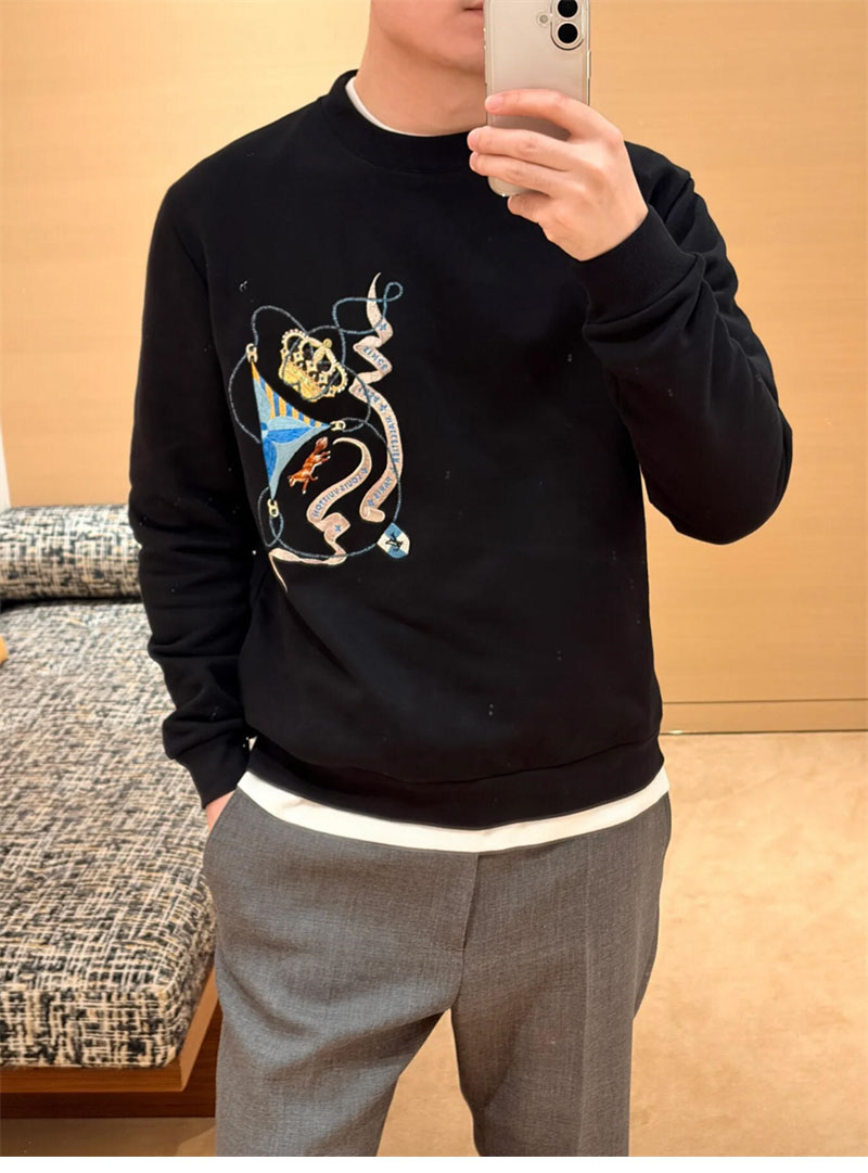 루이비통 크라운 자수 라운드넥 맨투맨