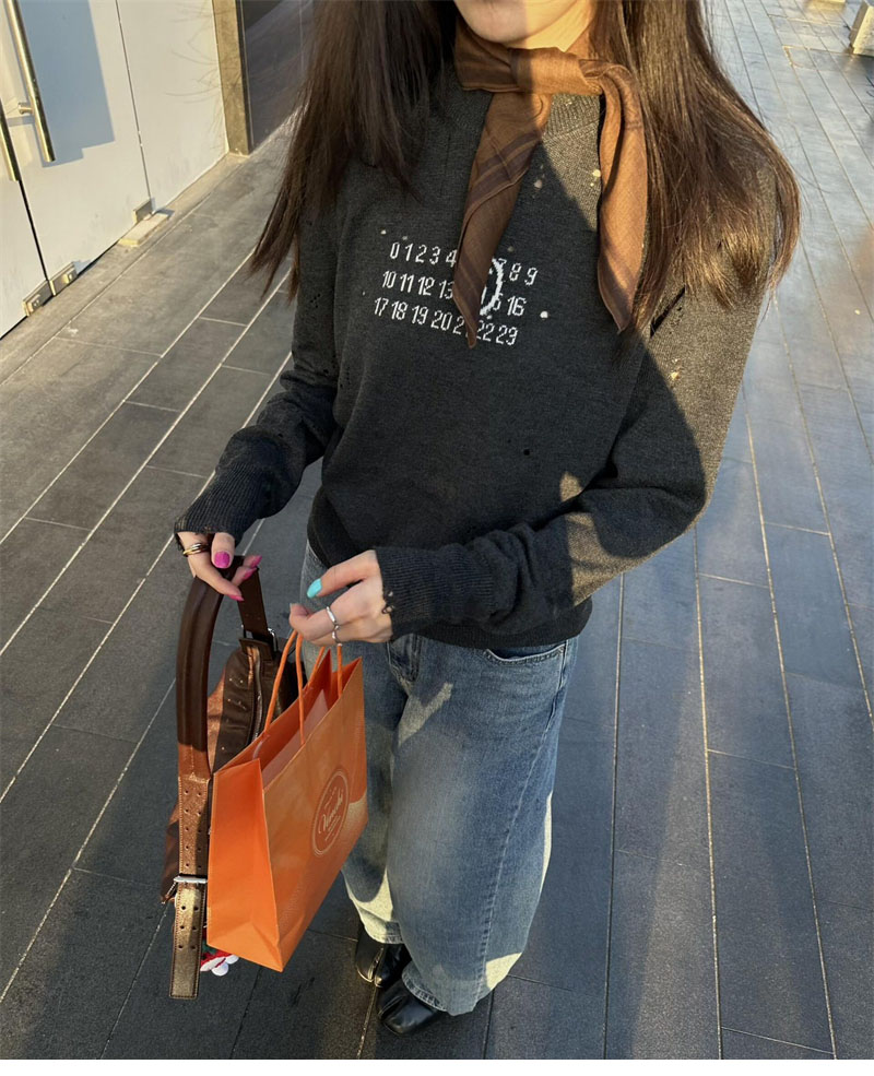 Maison Margiela 메종마르지엘라 뉴메릭 시그니처 MM6 스웨터 레플리카 7번 이미지 - 의류 | 세미샵 레플리카 사이트