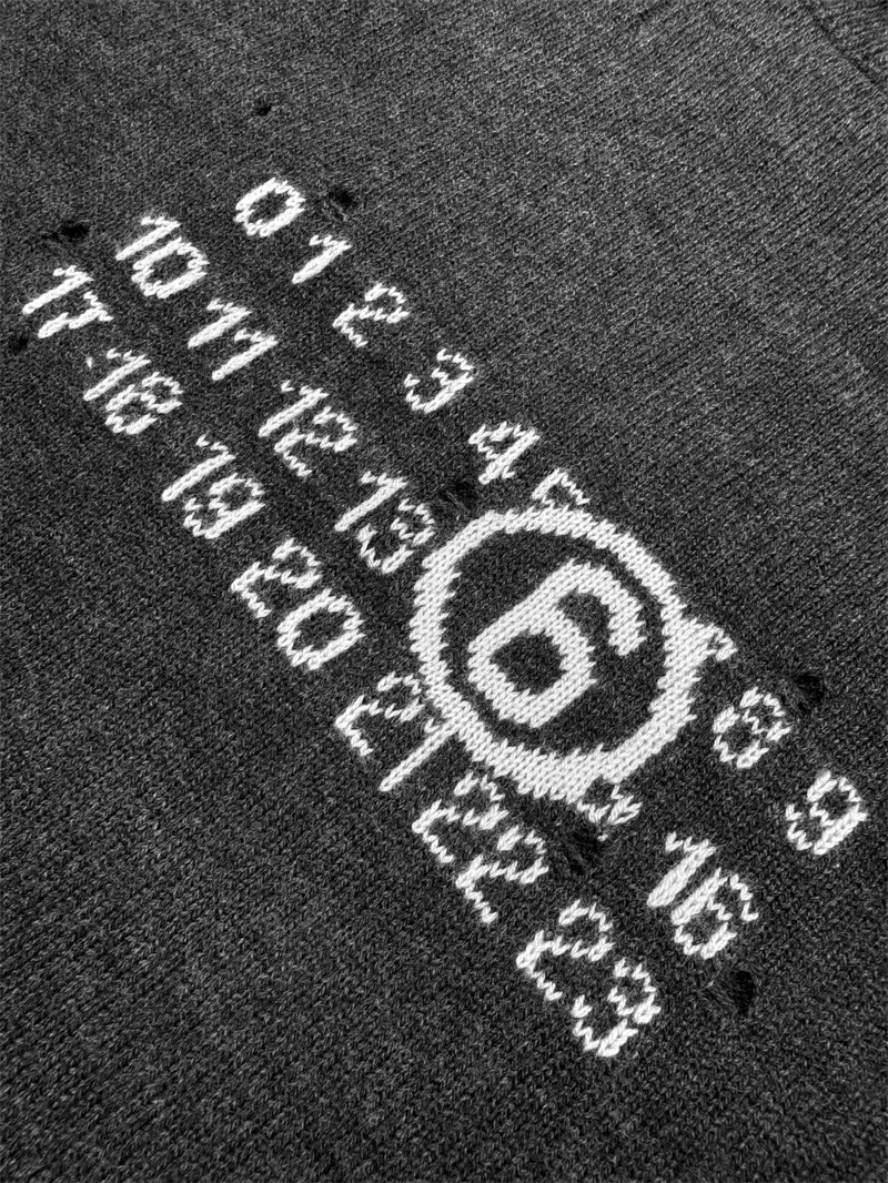Maison Margiela 메종마르지엘라 뉴메릭 시그니처 MM6 스웨터 레플리카 18번 이미지 - 의류 | 세미샵 레플리카 사이트