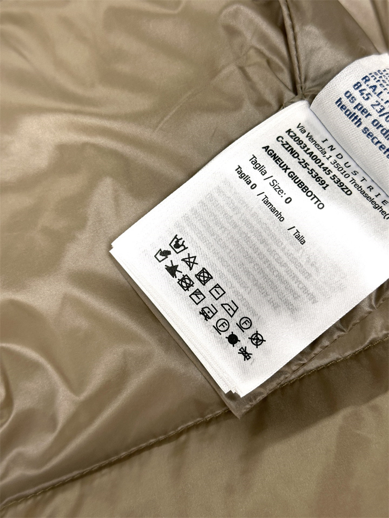 Moncler 몽클레어 Agneux 아그녹스 스퀘어 퀼팅 후드 숏 다운 패딩 자켓 레플리카 22번 이미지 - 의류 | 세미샵 레플리카 사이트