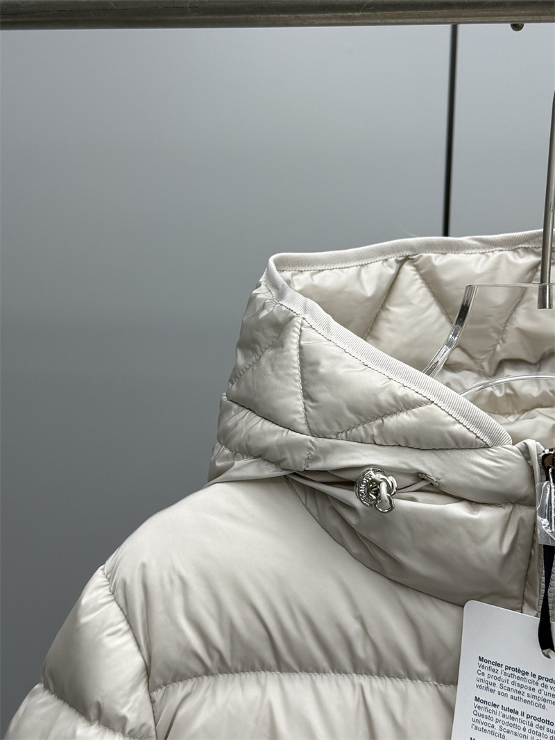 Moncler 몽클레어 Avoce 아보체 숏 다운 패딩 자켓 레플리카 21번 이미지 - 의류 | 세미샵 레플리카 사이트