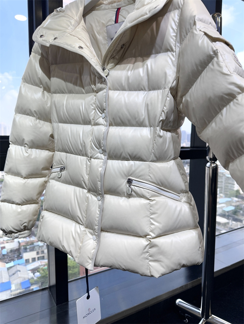 몽클레어 몽클레어 Barante 바란테 숏 다운 패딩 자켓 레플리카 8번 이미지 - 의류 | 세미샵 레플리카 사이트