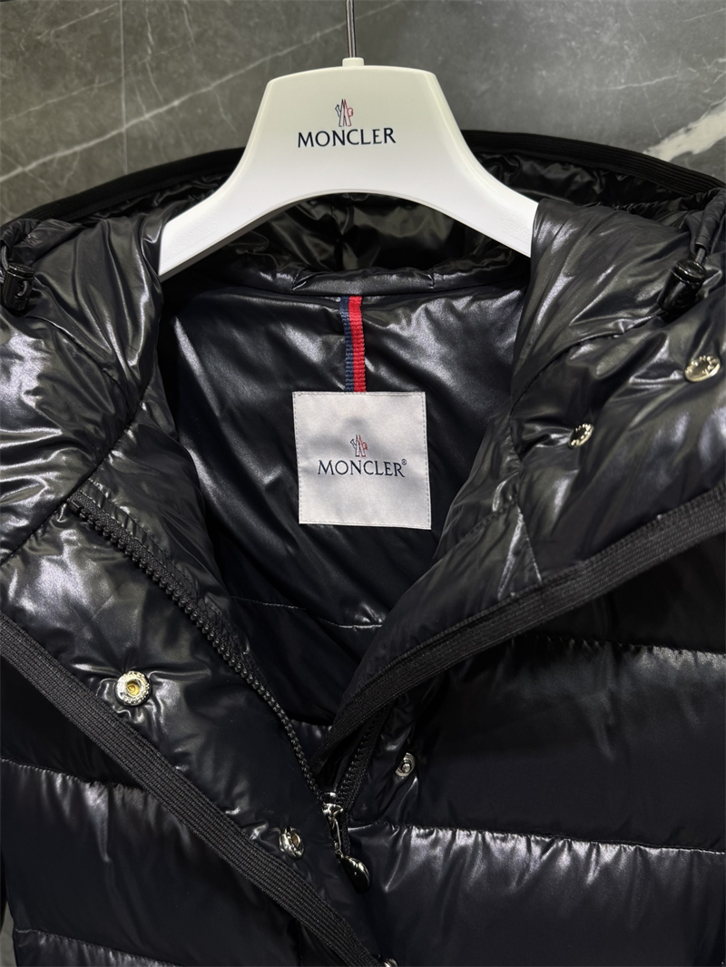 Moncler 몽클레어 Barante 바란테 후드 숏 다운 패딩 자켓 레플리카 10번 이미지 - 의류 | 세미샵 레플리카 사이트