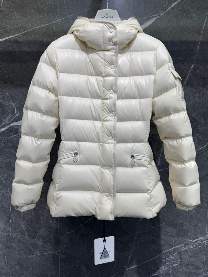 Moncler 몽클레어 Barante 바란테 후드 숏 다운 패딩 자켓 레플리카 12번 이미지 - 의류 | 세미샵 레플리카 사이트