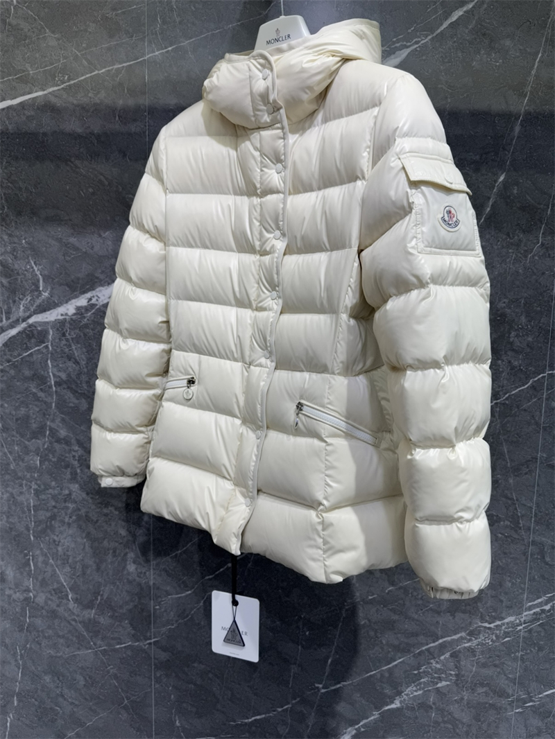 Moncler 몽클레어 Barante 바란테 후드 숏 다운 패딩 자켓 레플리카 15번 이미지 - 의류 | 세미샵 레플리카 사이트