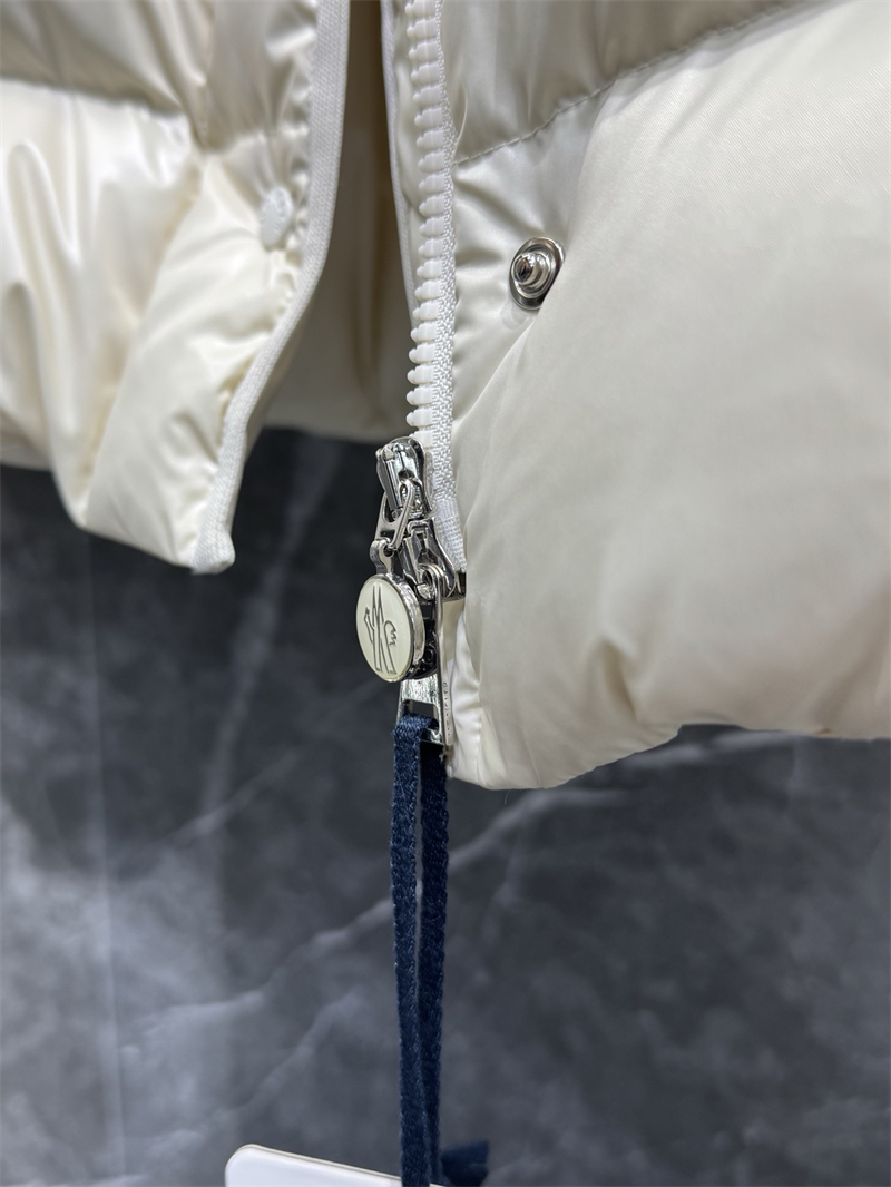 Moncler 몽클레어 Barante 바란테 후드 숏 다운 패딩 자켓 레플리카 19번 이미지 - 의류 | 세미샵 레플리카 사이트