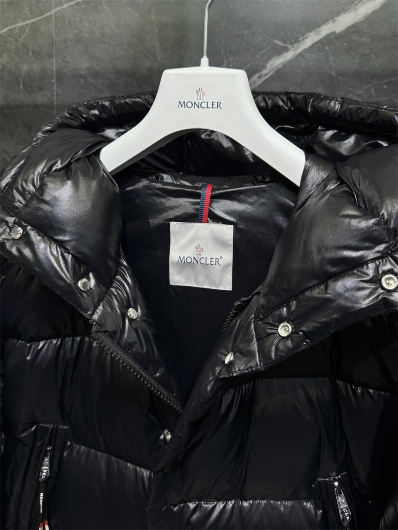 Moncler 몽클레어 Chiablese 키아블라세 숏 다운 패딩 자켓 레플리카 12번 이미지 - 의류 | 세미샵 레플리카 사이트