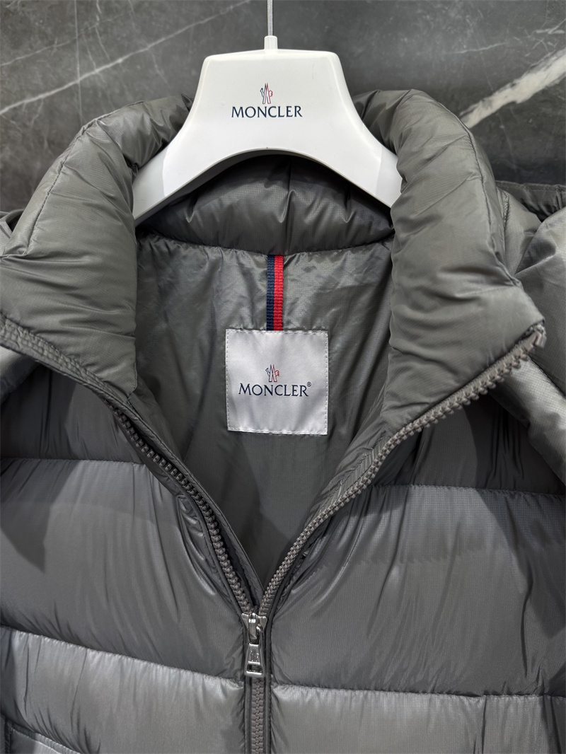 Moncler 몽클레어 Couyere 쿠예르 후드 숏 다운 패딩 자켓 레플리카 19번 이미지 - 의류 | 세미샵 레플리카 사이트