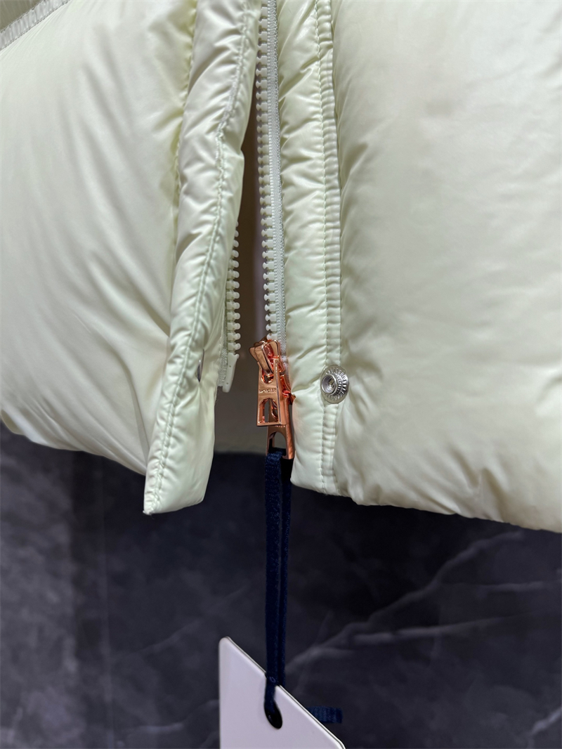 Moncler 몽클레어 Erea 에레아 퀼팅 숏 다운 패딩 자켓 레플리카 11번 이미지 - 의류 | 세미샵 레플리카 사이트