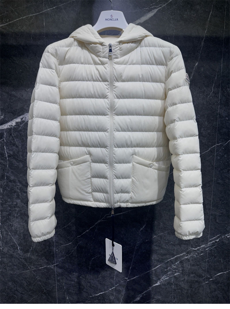 Moncler 몽클레어 Hade 히데 후드 숏 다운 패딩 레플리카 13번 이미지 - 의류 | 세미샵 레플리카 사이트