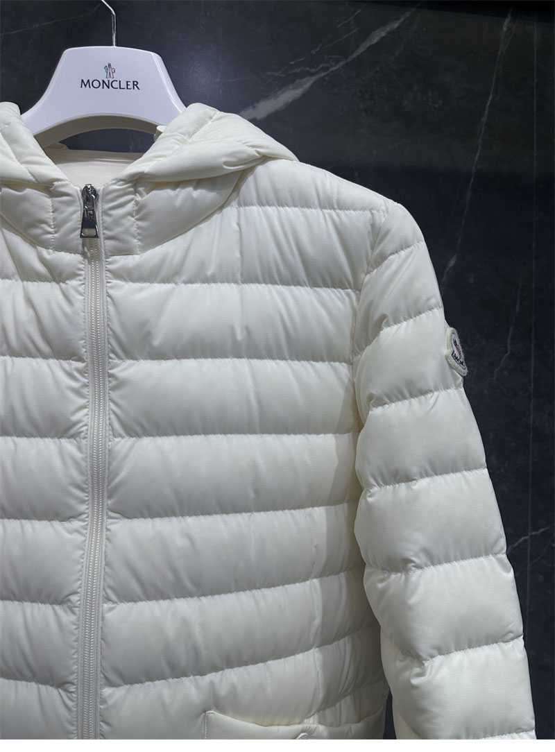 Moncler 몽클레어 Hade 히데 후드 숏 다운 패딩 레플리카 14번 이미지 - 의류 | 세미샵 레플리카 사이트