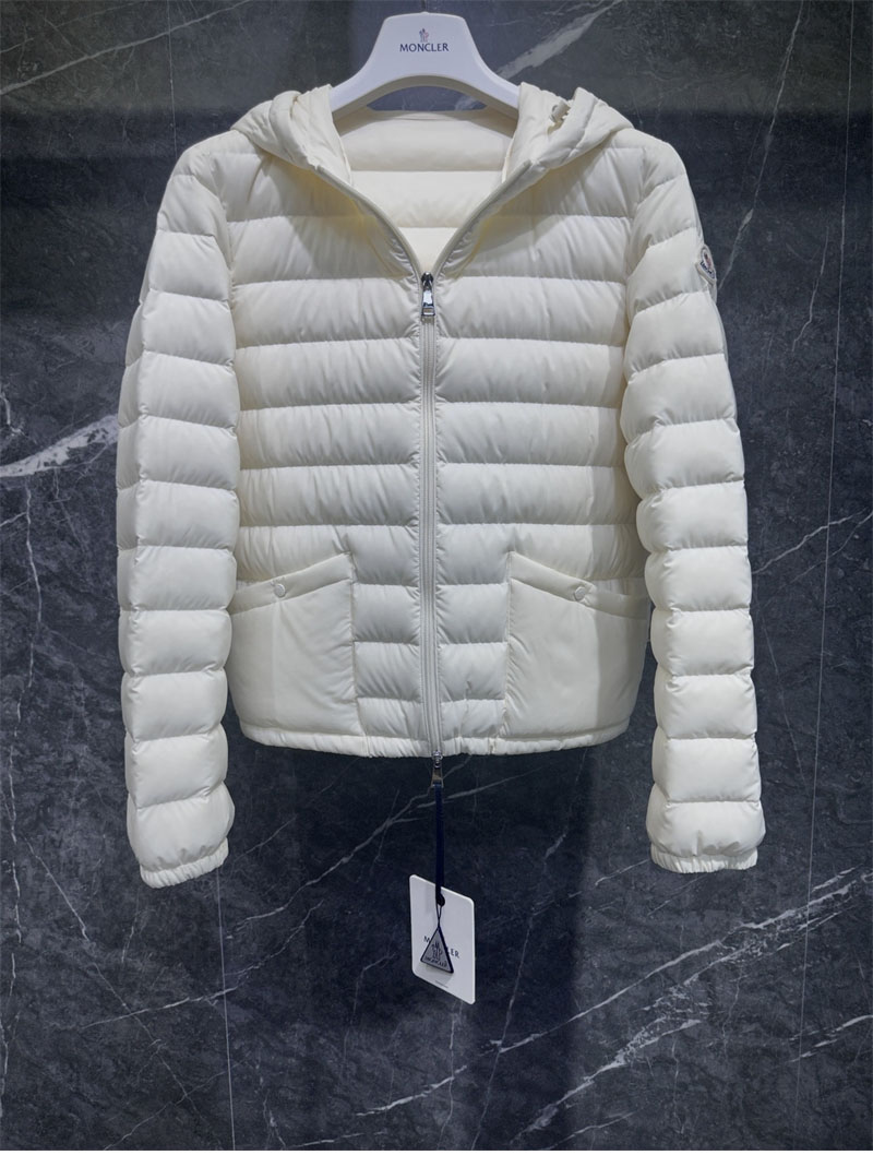 Moncler 몽클레어 Hade 히데 후드 숏 다운 패딩 레플리카 16번 이미지 - 의류 | 세미샵 레플리카 사이트