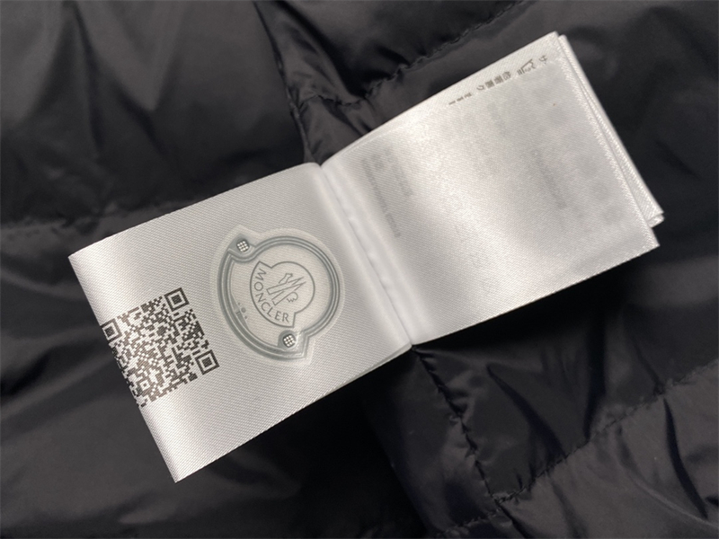 Moncler 몽클레어 Lausfer 라우스퍼 다운 자켓 레플리카 31번 이미지 - 의류 | 세미샵 레플리카 사이트