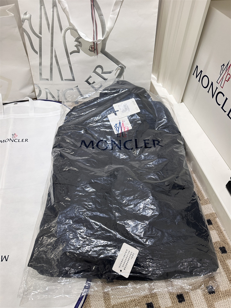 몽클레어 몽클레어 Livradois 리브라도이스 후드 다운 패딩 자켓 레플리카 2번 이미지 - 의류 | 세미샵 레플리카 사이트