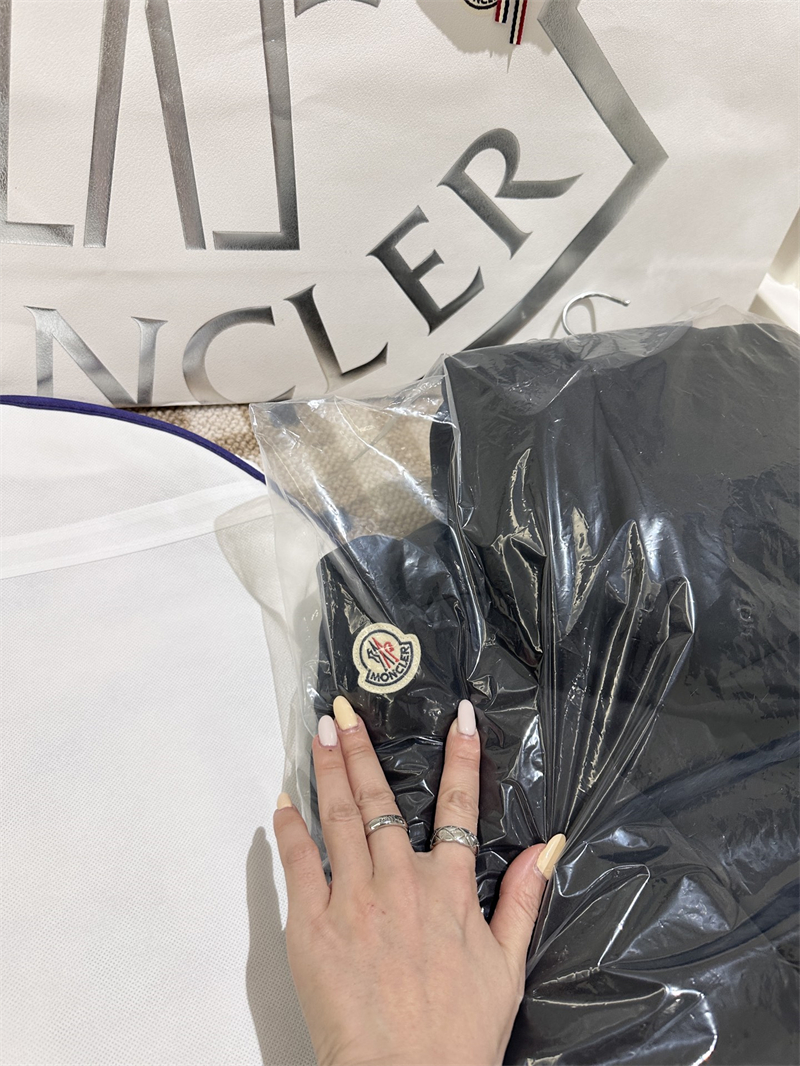 몽클레어 몽클레어 Livradois 리브라도이스 후드 다운 패딩 자켓 레플리카 8번 이미지 - 의류 | 세미샵 레플리카 사이트