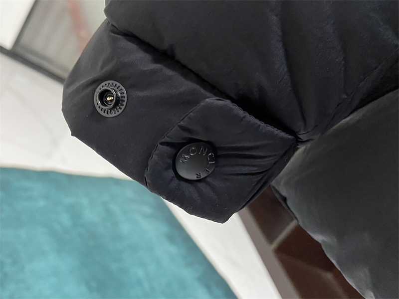 Moncler 몽클레어 Madeira 마데이라 숏 다운 패딩 자켓 레플리카 26번 이미지 - 의류 | 세미샵 레플리카 사이트