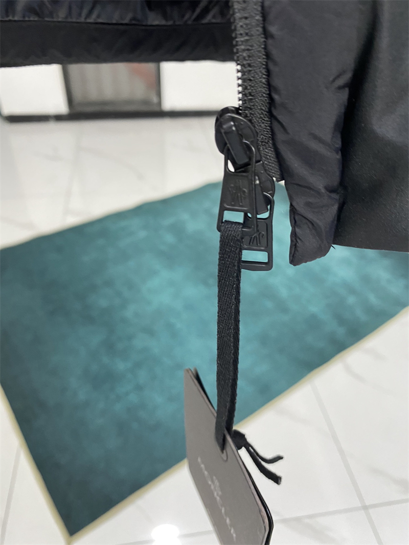 Moncler 몽클레어 Madeira 마데이라 숏 다운 패딩 자켓 레플리카 27번 이미지 - 의류 | 세미샵 레플리카 사이트