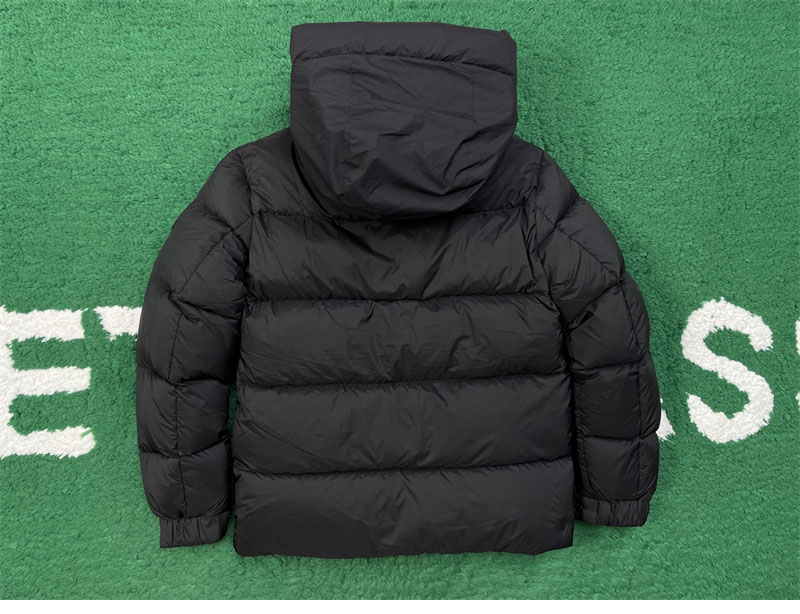 Moncler 몽클레어 Madeira 마데이라 숏 다운 패딩 자켓 레플리카 8번 이미지 - 의류 | 세미샵 레플리카 사이트