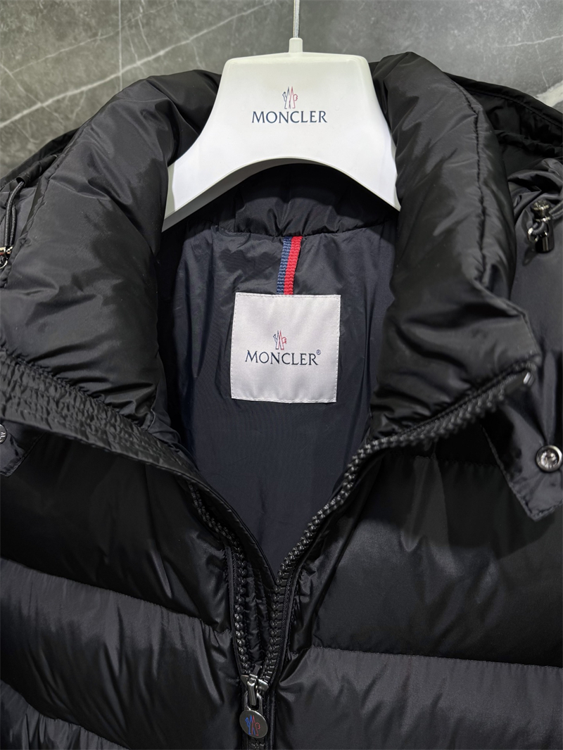 Moncler 몽클레어 Maya 마야 숏 다운 패딩 자켓 레플리카 15번 이미지 - 의류 | 세미샵 레플리카 사이트