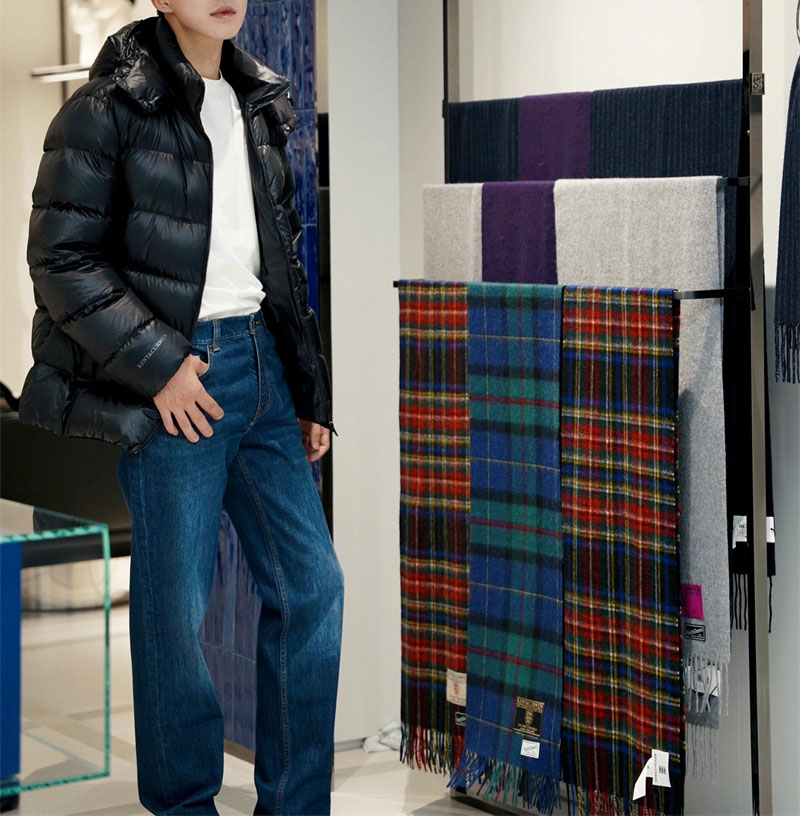 Moncler 몽클레어 Maya 마야 숏 다운 패딩 자켓 레플리카 5번 이미지 - 의류 | 세미샵 레플리카 사이트