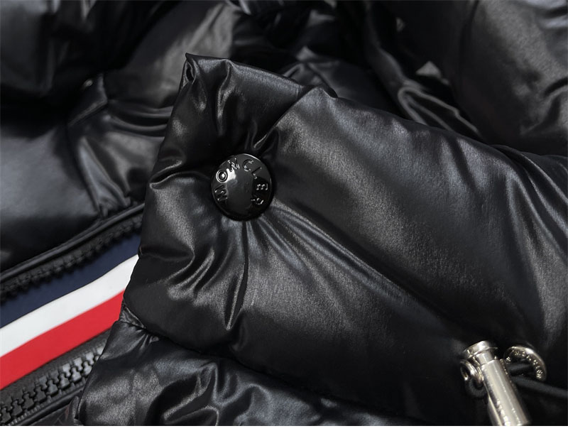 Moncler 몽클레어 Montbeliard 몽벨리아르 후드 숏 다운 패딩 자켓 레플리카 16번 이미지 - 의류 | 세미샵 레플리카 사이트