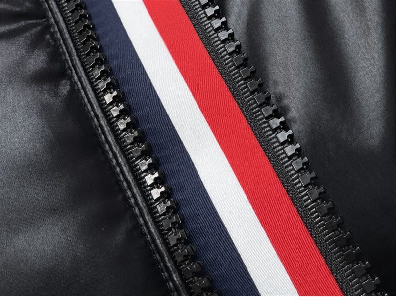 Moncler 몽클레어 Montbeliard 몽벨리아르 후드 숏 다운 패딩 자켓 레플리카 17번 이미지 - 의류 | 세미샵 레플리카 사이트