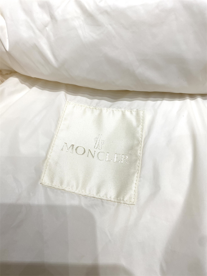 몽클레어 Serfanto 세르판토 후드 숏 다운 패딩 자켓 - 상세 이미지