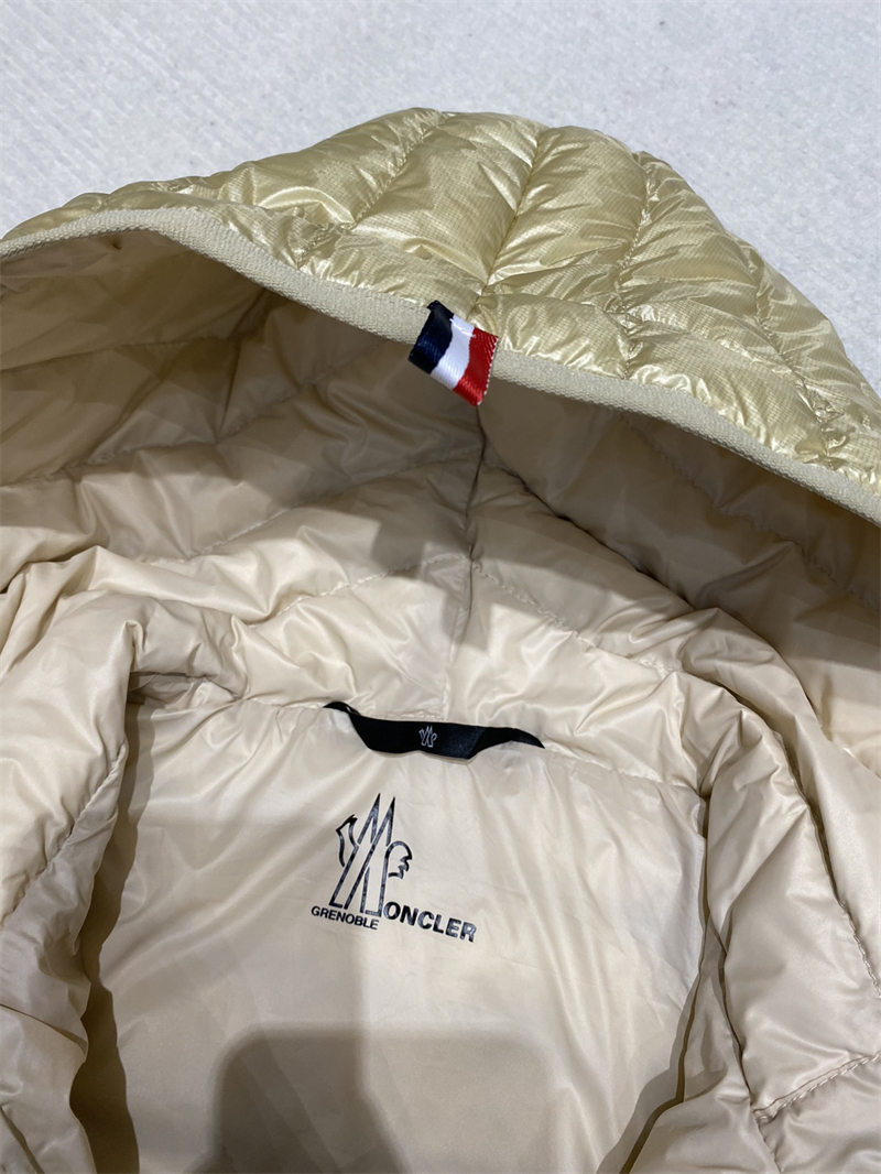 Moncler 몽클레어 그레노블 Karura 카루라 후드 숏 다운 자켓 레플리카 15번 이미지 - 의류 | 세미샵 레플리카 사이트