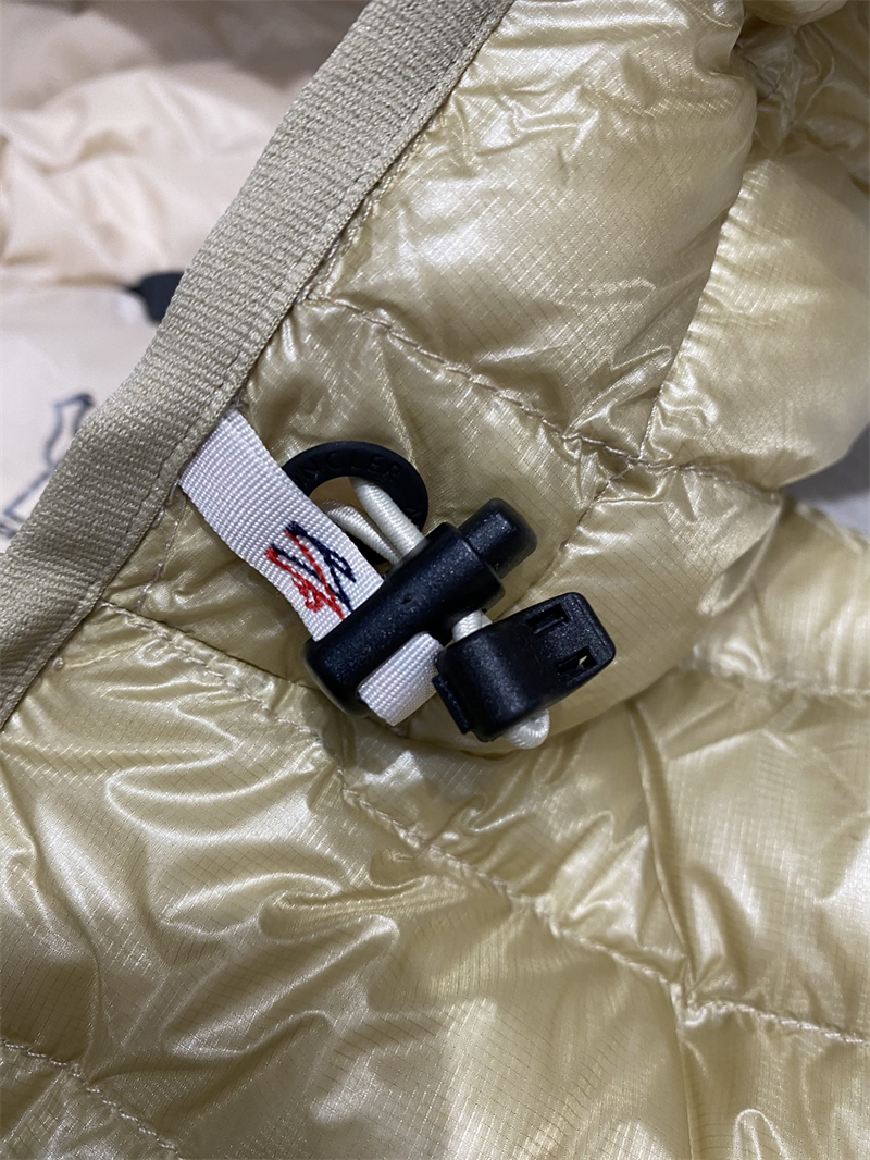 Moncler 몽클레어 그레노블 Karura 카루라 후드 숏 다운 자켓 레플리카 17번 이미지 - 의류 | 세미샵 레플리카 사이트