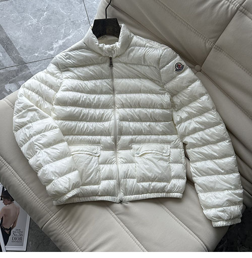 Moncler 몽클레어 란스 Lans 여성 숏 경량 패딩 3컬러 레플리카 3번 이미지 - 의류 | 세미샵 레플리카 사이트