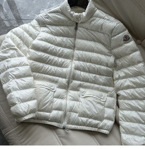 Moncler 몽클레어 란스 Lans 여성 숏 경량 패딩 3컬러 레플리카 4번 이미지 - 의류 | 세미샵 레플리카 사이트