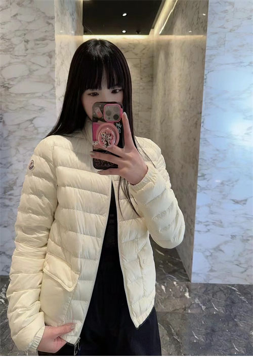 Moncler 몽클레어 란스 Lans 여성 숏 경량 패딩 3컬러 레플리카 39번 이미지 - 의류 | 세미샵 레플리카 사이트