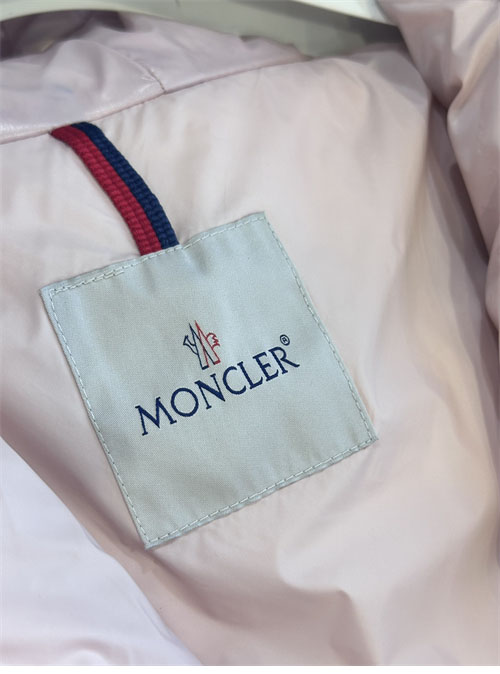 Moncler 몽클레어 바란테 Barante 여성 숏 다운 패딩 자켓 레플리카 26번 이미지 - 의류 | 세미샵 레플리카 사이트