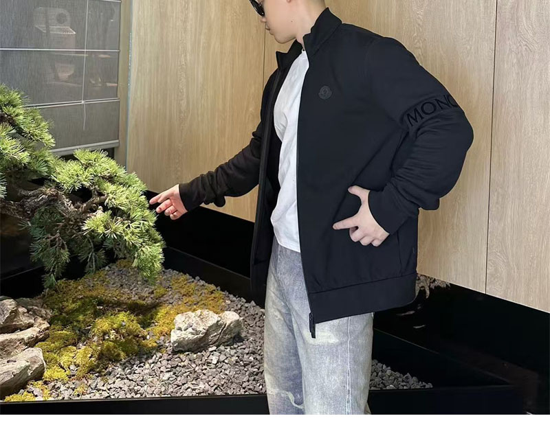 Moncler 몽클레어 블랙 와펜 아플리케 집업 자켓 레플리카 3번 이미지 - 의류 | 세미샵 레플리카 사이트