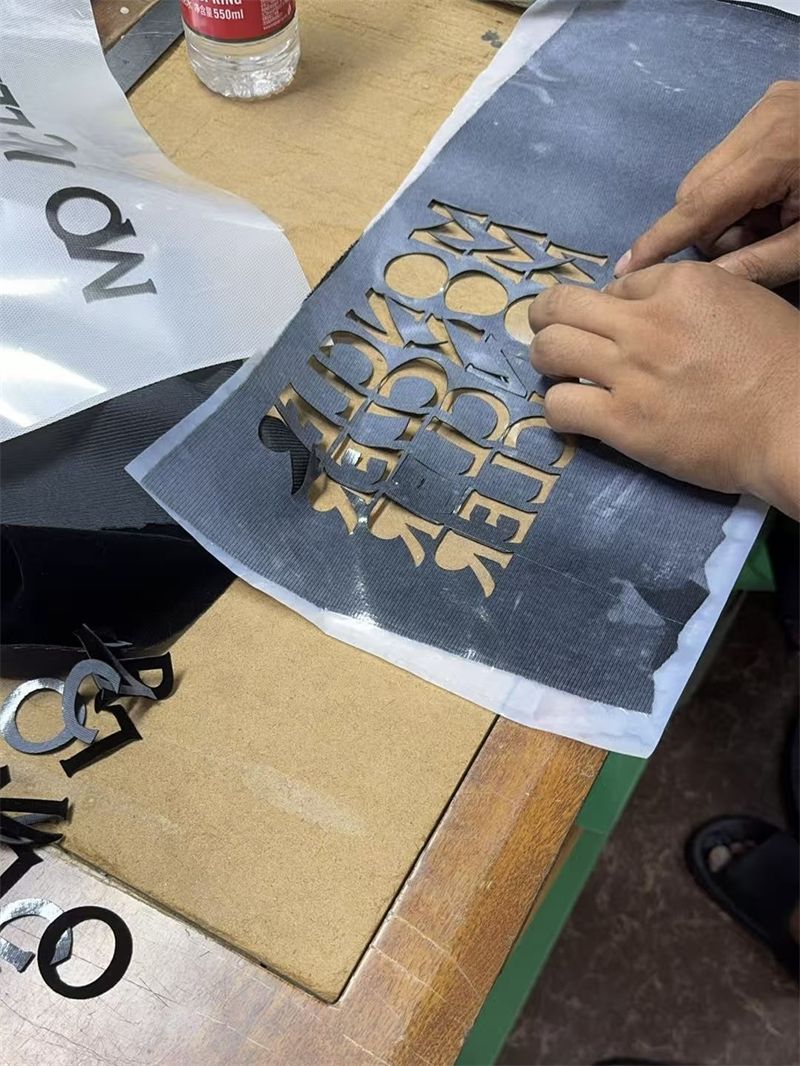 Moncler 몽클레어 블랙 와펜 아플리케 집업 자켓 레플리카 24번 이미지 - 의류 | 세미샵 레플리카 사이트