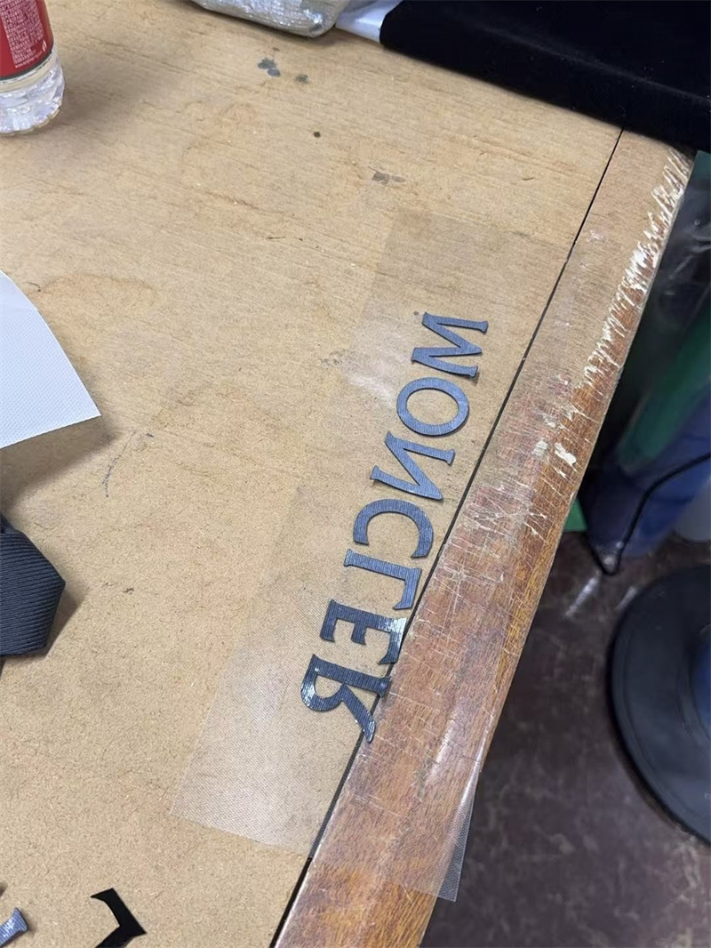 Moncler 몽클레어 블랙 와펜 아플리케 집업 자켓 레플리카 25번 이미지 - 의류 | 세미샵 레플리카 사이트