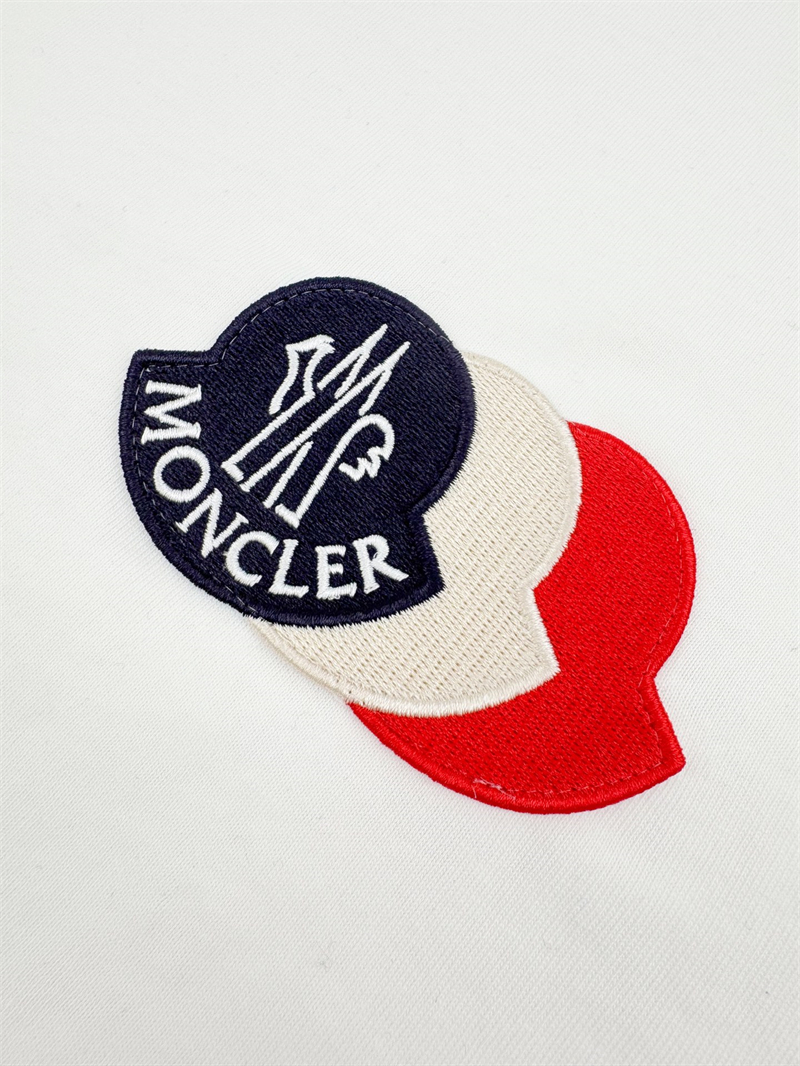 몽클레어 몽클레어 자수 트라이컬러 로고 반팔 티셔츠 레플리카 17번 이미지 - 의류 | 세미샵 레플리카 사이트