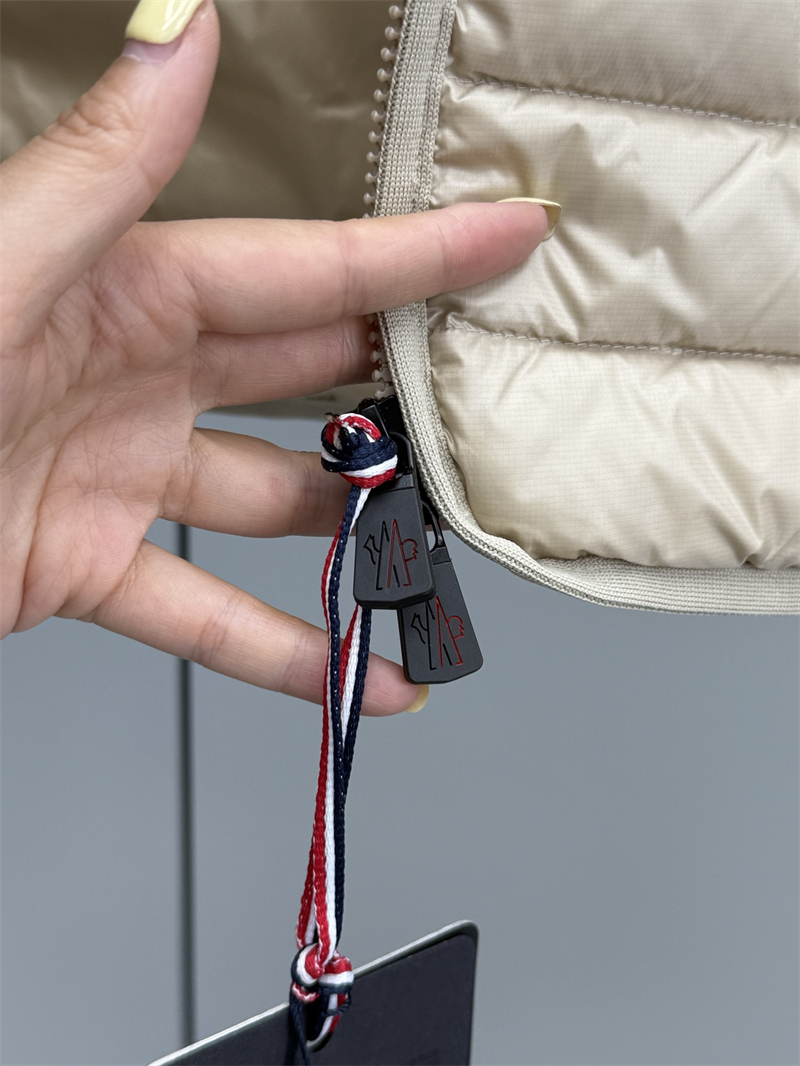 Moncler 몽클레어 카루라 Karura 숏 다운 패딩 자켓 레플리카 12번 이미지 - 의류 | 세미샵 레플리카 사이트