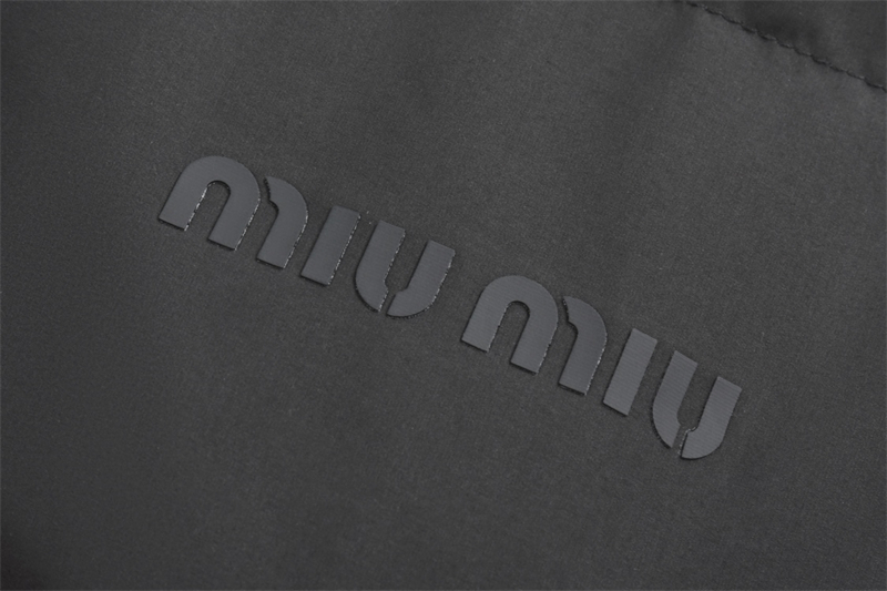 Miu Miu 미우미우 24FW 로고 숏 다운 자켓 레플리카 7번 이미지 - 의류 | 세미샵 레플리카 사이트