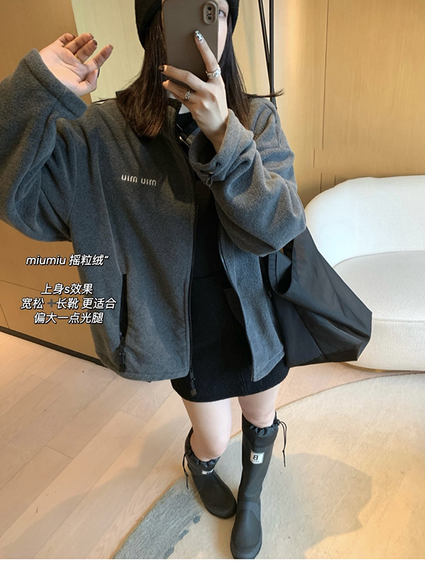 Miu Miu 미우미우 24FW 플리스 집업 자켓 그레이 레플리카 4번 이미지 - 의류 | 세미샵 레플리카 사이트