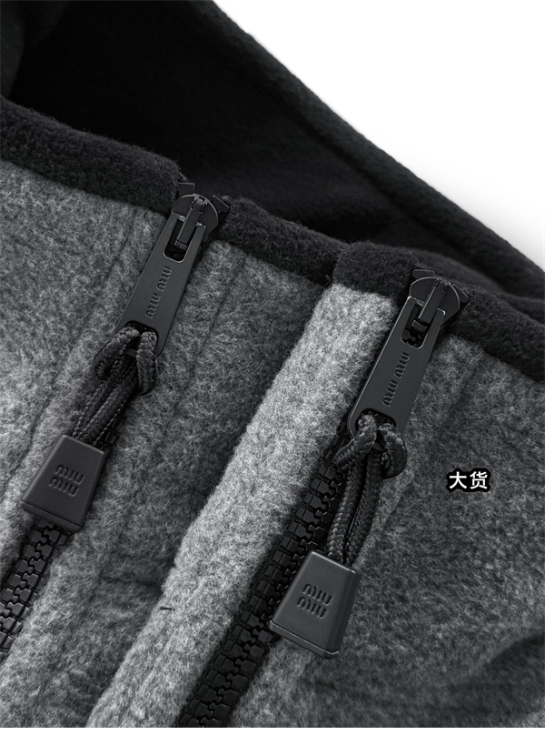 Miu Miu 미우미우 24FW 플리스 집업 자켓 그레이 레플리카 8번 이미지 - 의류 | 세미샵 레플리카 사이트