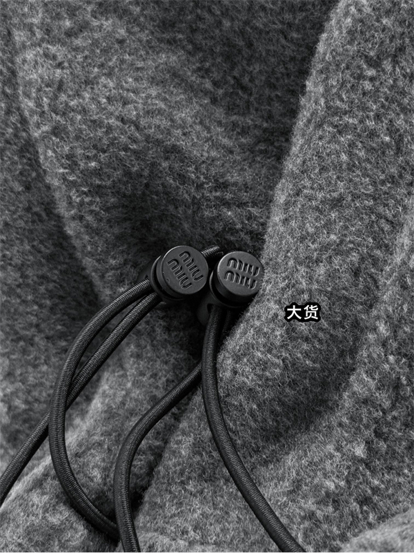 Miu Miu 미우미우 24FW 플리스 집업 자켓 그레이 레플리카 16번 이미지 - 의류 | 세미샵 레플리카 사이트